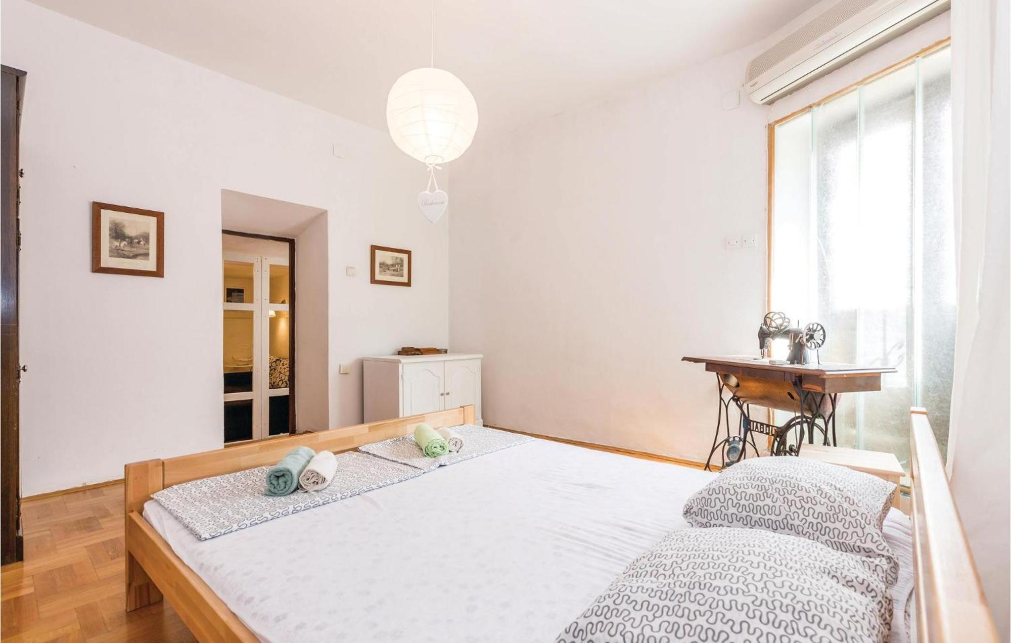 Amazing Apartment In Novi Vinodolski With Wifi Eksteriør bilde