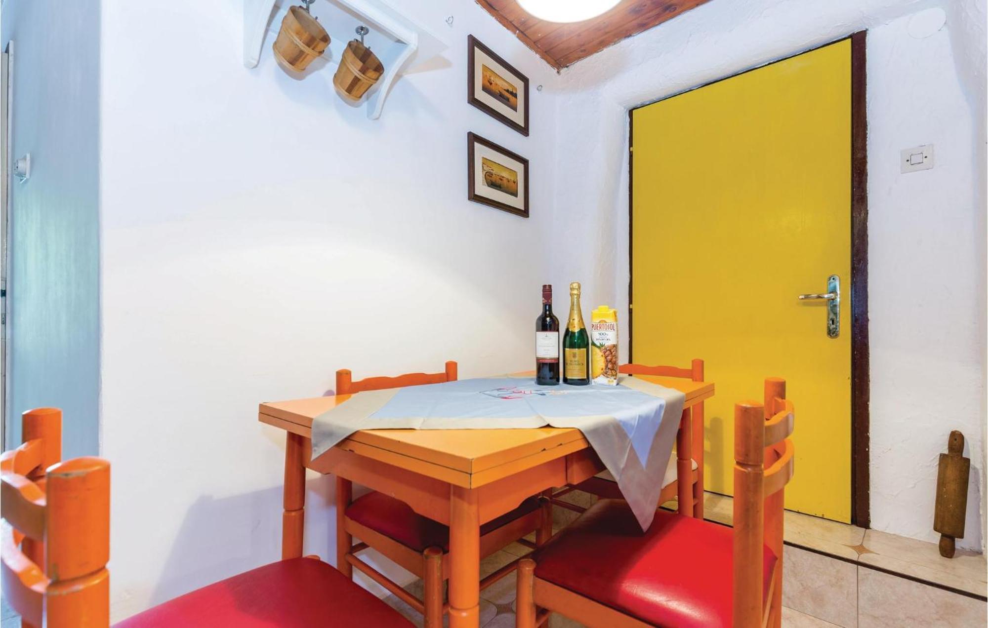 Amazing Apartment In Novi Vinodolski With Wifi Eksteriør bilde