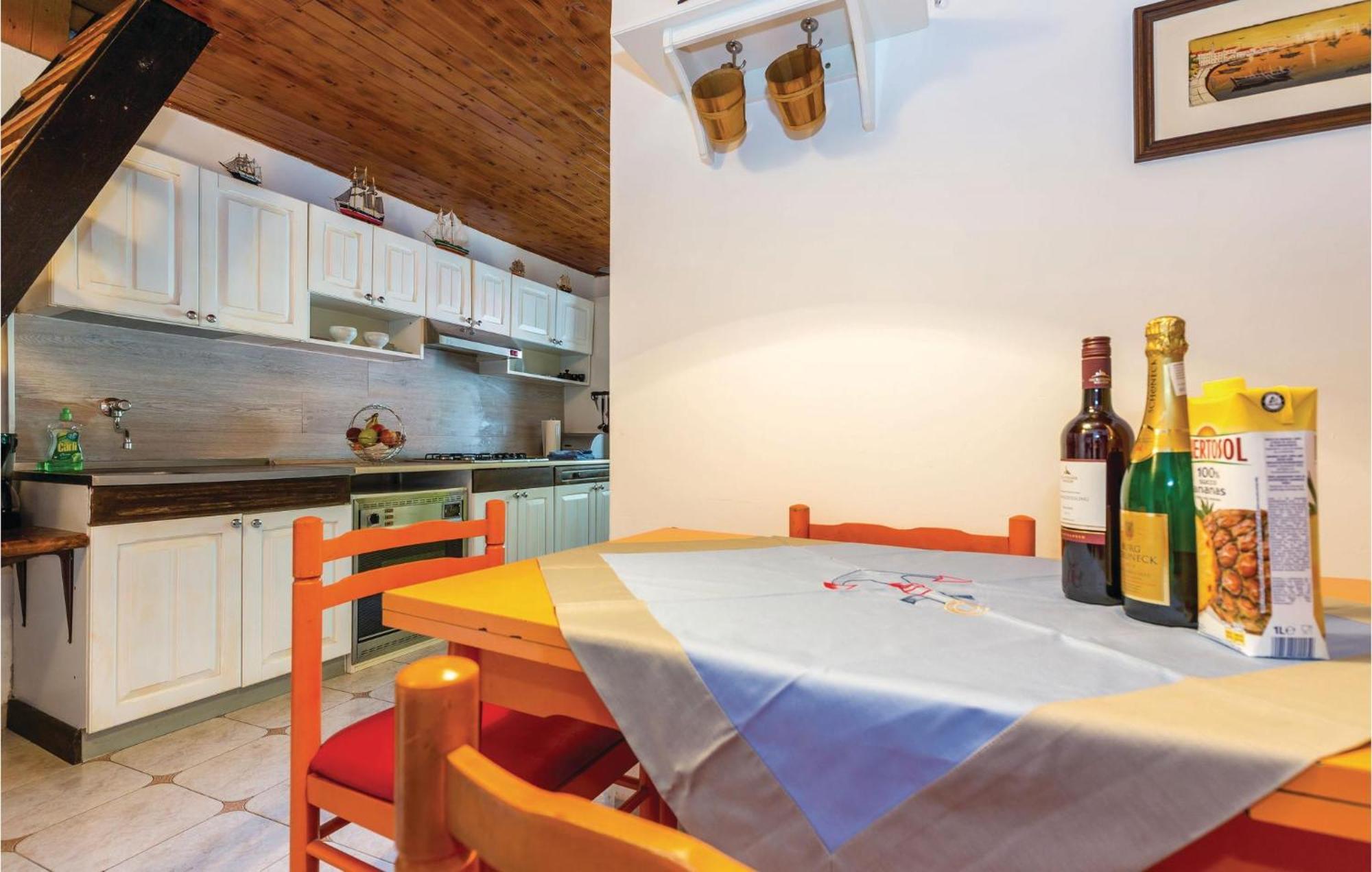 Amazing Apartment In Novi Vinodolski With Wifi Eksteriør bilde