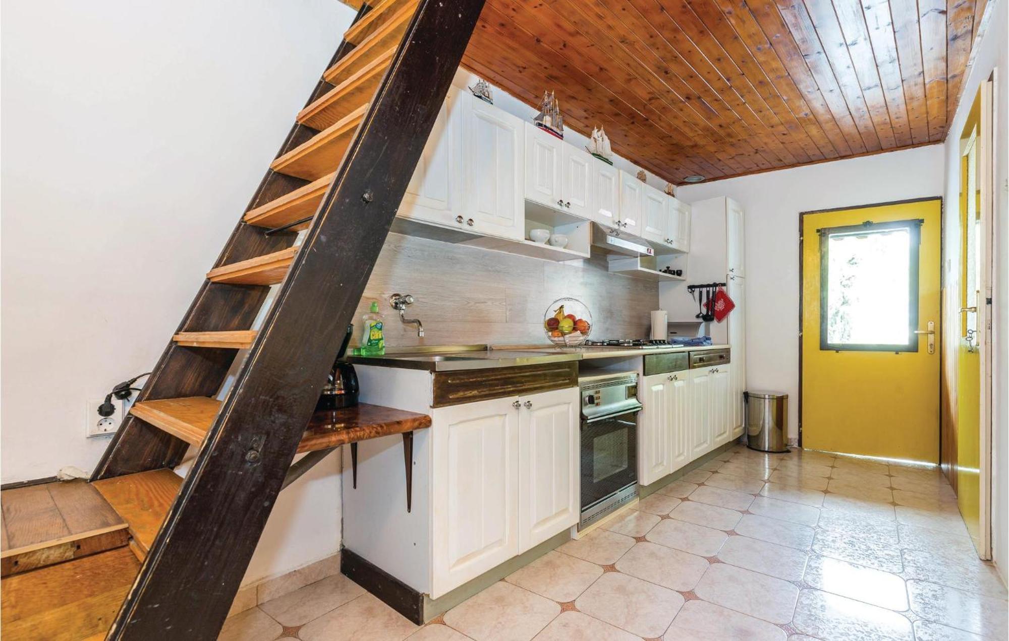 Amazing Apartment In Novi Vinodolski With Wifi Eksteriør bilde